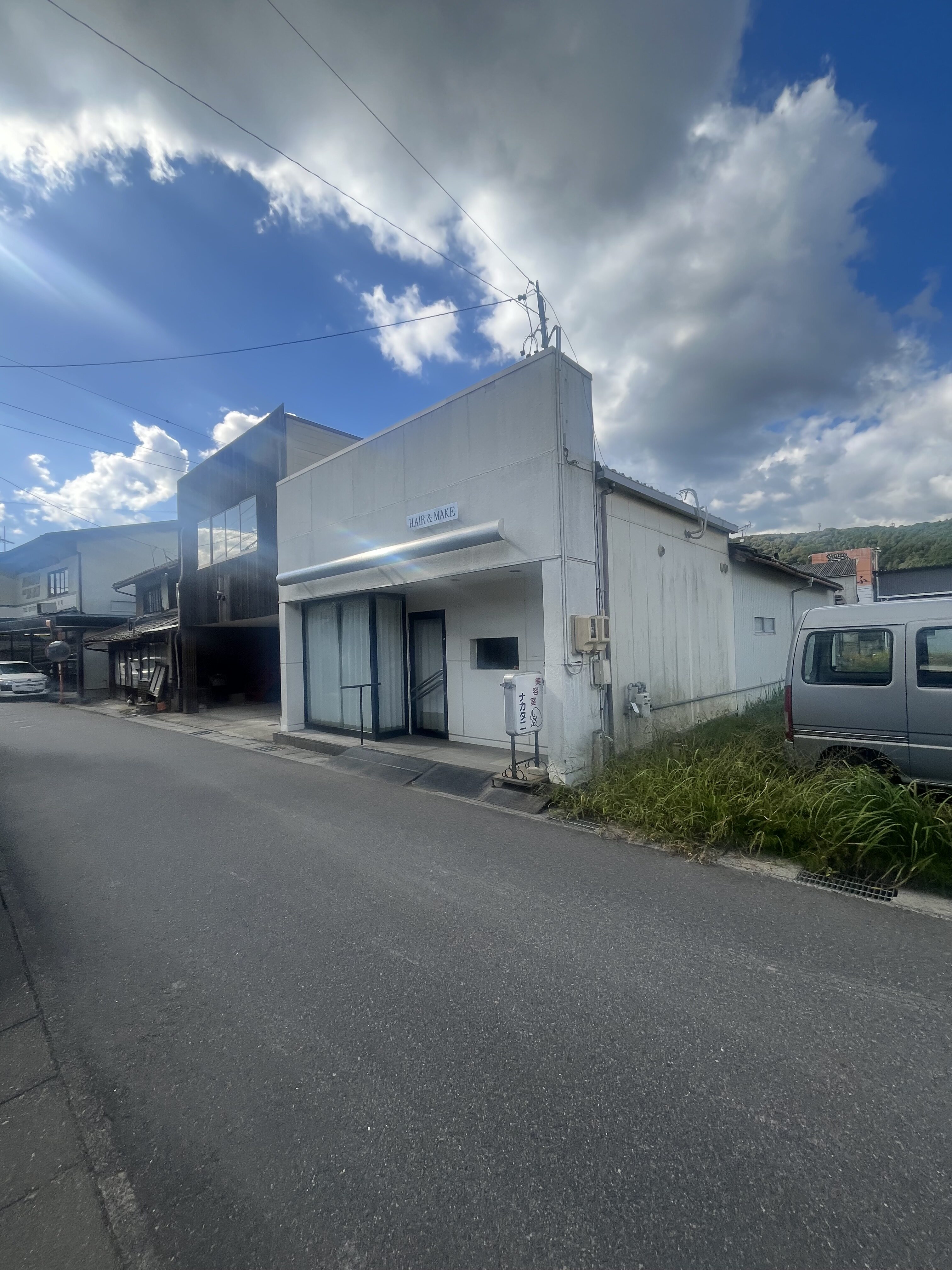 三重県名張市での木造住宅解体工事。施工前の建物の外観。伊賀の解体業者「住まい整理隊」による着工前の様子。