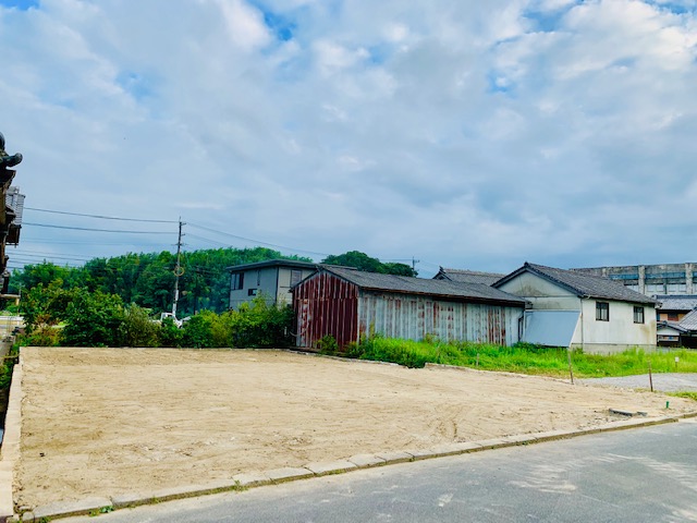 名張市蔵持の解体完了後の更地。伊賀市の解体業者「住まい整理隊」による丁寧な整地仕上げ。